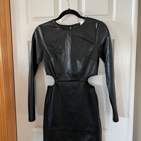🔥🔥🔥Forever 21 Faux Leather Cutout Mini Dress SOLD OUT ONLINE - Picture 8 of 9